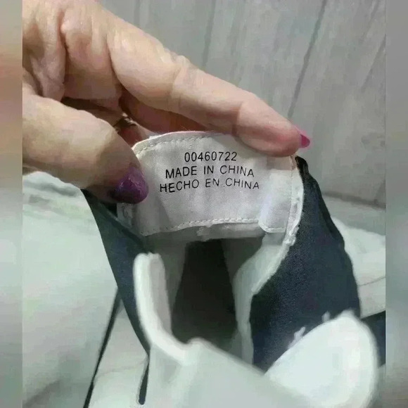 NWT, Forever 21 white boots. Size 8 - Picture 4 of 8